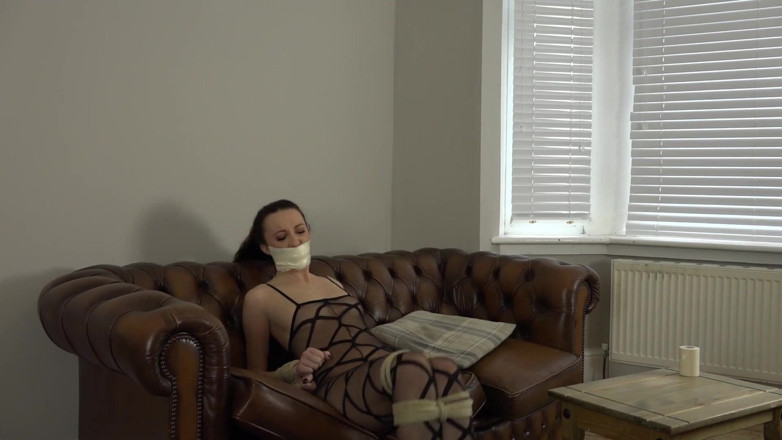 Restricting Ropes: Sophia Smith - Bondage à la corde trash