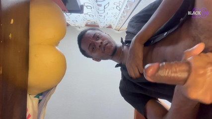 Black-2001: Baba, boşalana kadar büyük yarrağı ve bol tükürüğüyle etini sikiyor