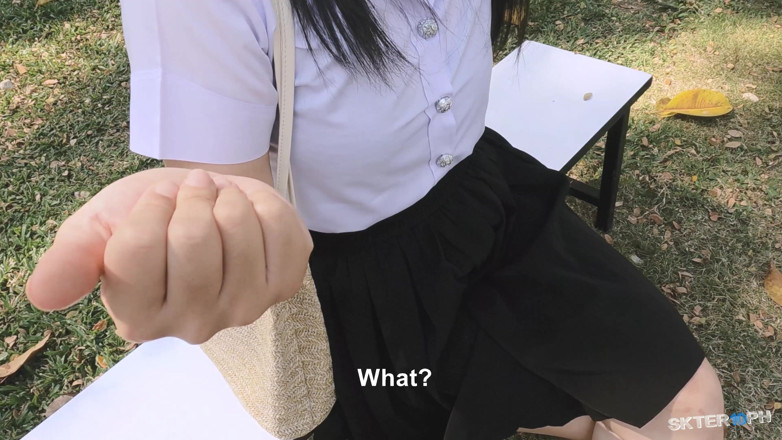 18_honey: สาวไทยเอเชียดูดควยในรถ