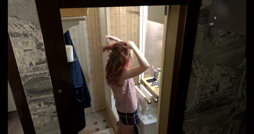 Milfs and Teens: Prysznic młodej dziewczyny dla zboczeńców