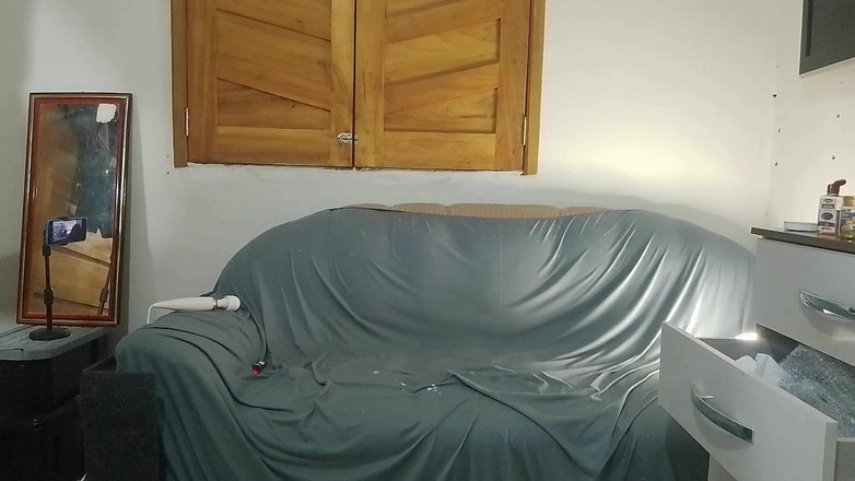 UtopianHumor507: La fille coquine fit face aux deux sans fioritures.