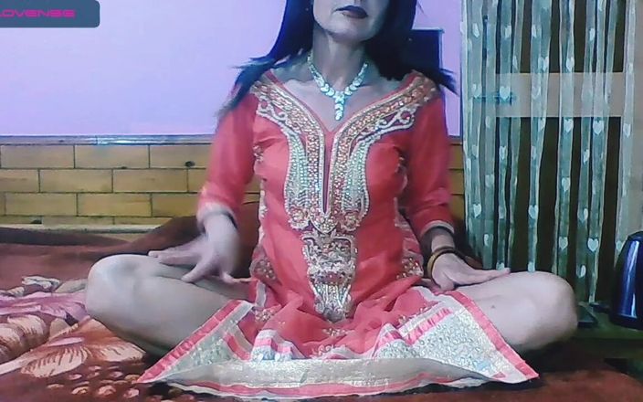 Bolly Karma: 풀 타임 음탕한 밀프.