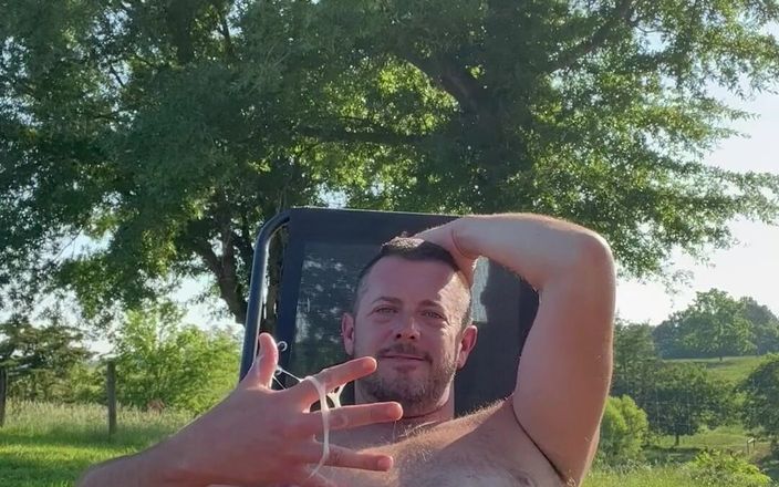 Grant Acres: Tata strzela dużym ładunkiem na podwórku