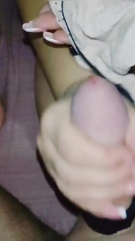 继母喜欢我在她肮脏的内裤上射精