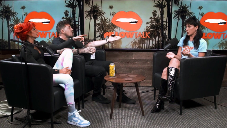 Pillow Talk: Lexy Panterra scuote il culo in Podcast Studio!