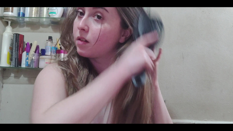 RavenHearth666VIP: Cepillando mi larga rubia