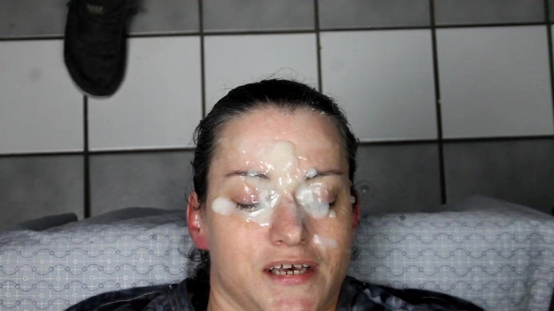 Dirty Dees: Edepsiz dees harika ev yapımı amatör yüze boşalmayla yüzünü boşaltıyor