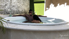 Nysdel: 야외 자쿠지에서 흑인 대물 자지에게 따먹히는 거유 여친