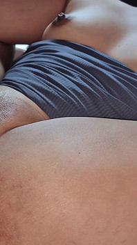 Regina Squirt - Îi place sexul în fund