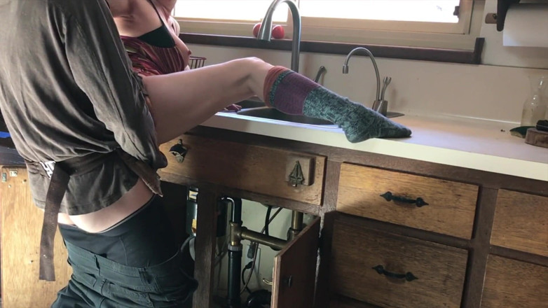 Erin Electra: Instalator norocos futut de o curvă drăguță
