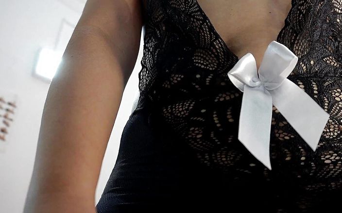 Elenafox: Video di una troia saudita con una figa molto bagnata...
