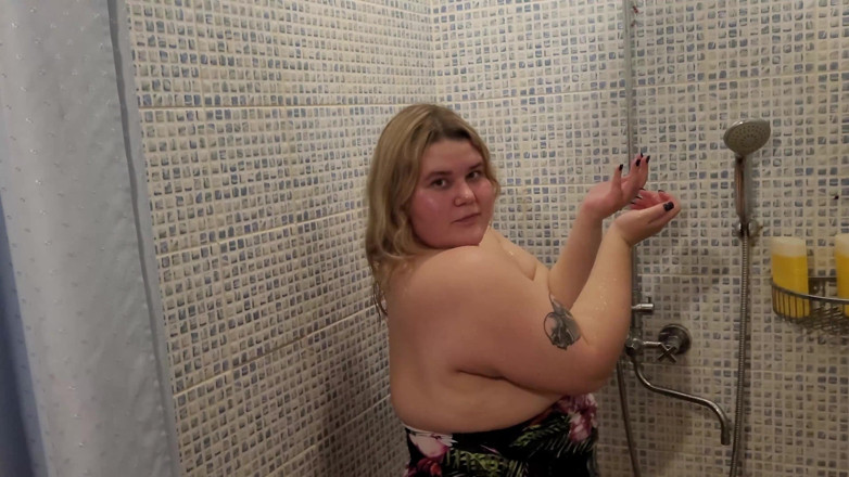 Peach Desert: Rubia caliente chupa la polla y toma néctar en la...