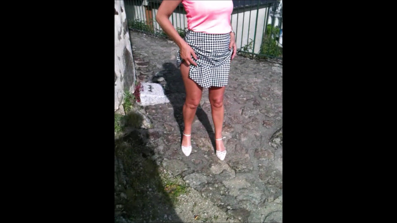 Intim422a: Noémie Exhib 顽皮