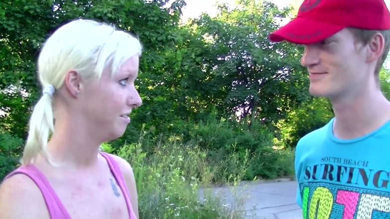 German amateur - 100% German hardcore videos: Śliczna blondynka nastolatka zostaje zdewastowana przez cipkę