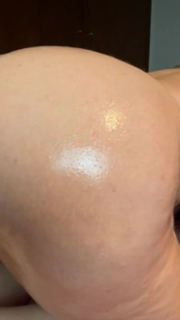 Pawg-vrouw super geil super nat en super smakelijke grote dildo tot geweldig klaarkomen