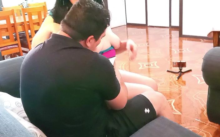 BBW Kelly Mom: 电影中的场景继母给她的继子口交，最后他们做爱
