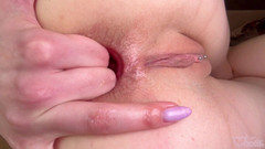 Lina Moore: Sgrillettamento anale da vicino