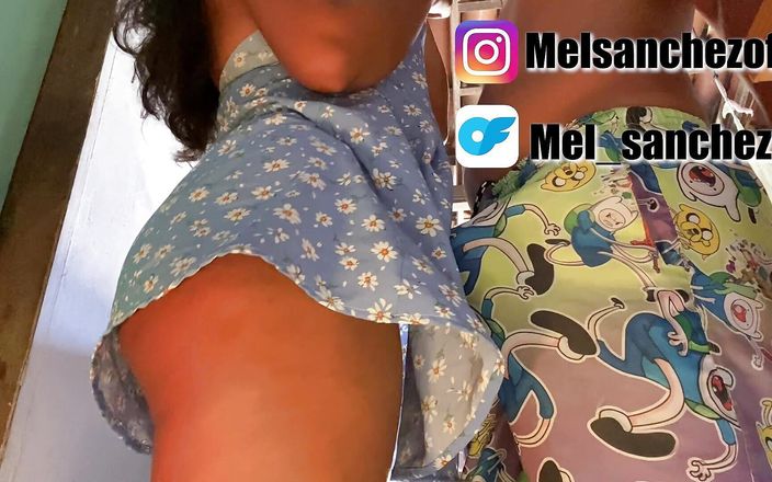 Mel Sanchez: Üvey kız kardeş masum görünüyordu ama ıslak amını sikene kadar beni...