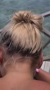 MILF berkongkek di pantai lautan