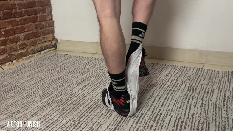 Victor Punish: Nike Shox vs Sclav Fag