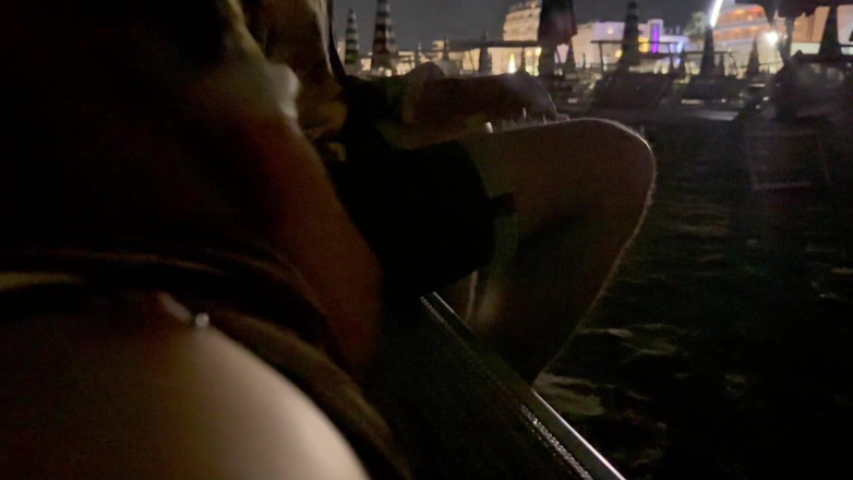 SweetJaneOfficial: Kobieta POV - flirtujący nieznajomy dotykający mnie na plaży