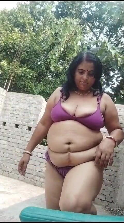 Santoshik25: I'm Desi Bengali Housewife - Come and Enjoy Me