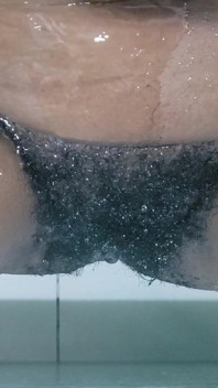 Parte 2: Ero così eccitata, avrei amato avere un orgasmo infinito davanti alla doccia