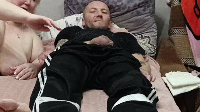 Zona901: La vicina succhia il cazzo per ottenere un altro lotto...