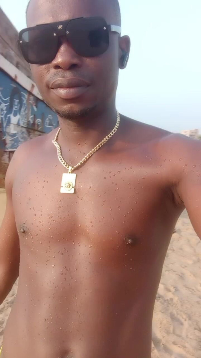 DICKSON3X: Walking with My Huge Back Cock Wanking on the Beach...
