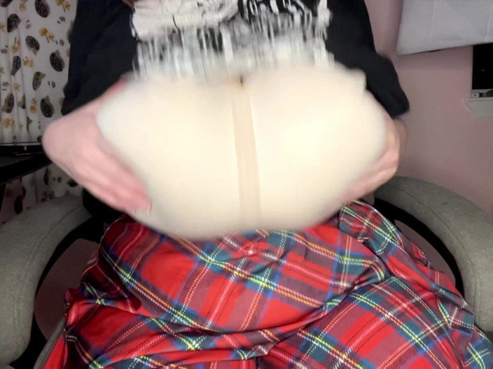 Mushroombitchx: Tetek besar mengusik