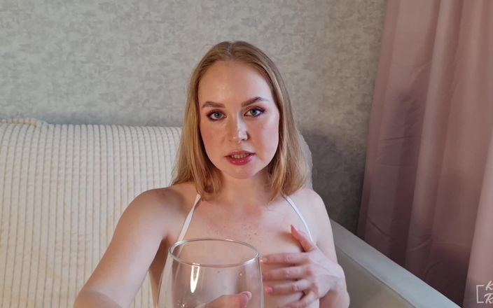 Kelsi69: Curvă ejaculează în sticlă și înghite-o