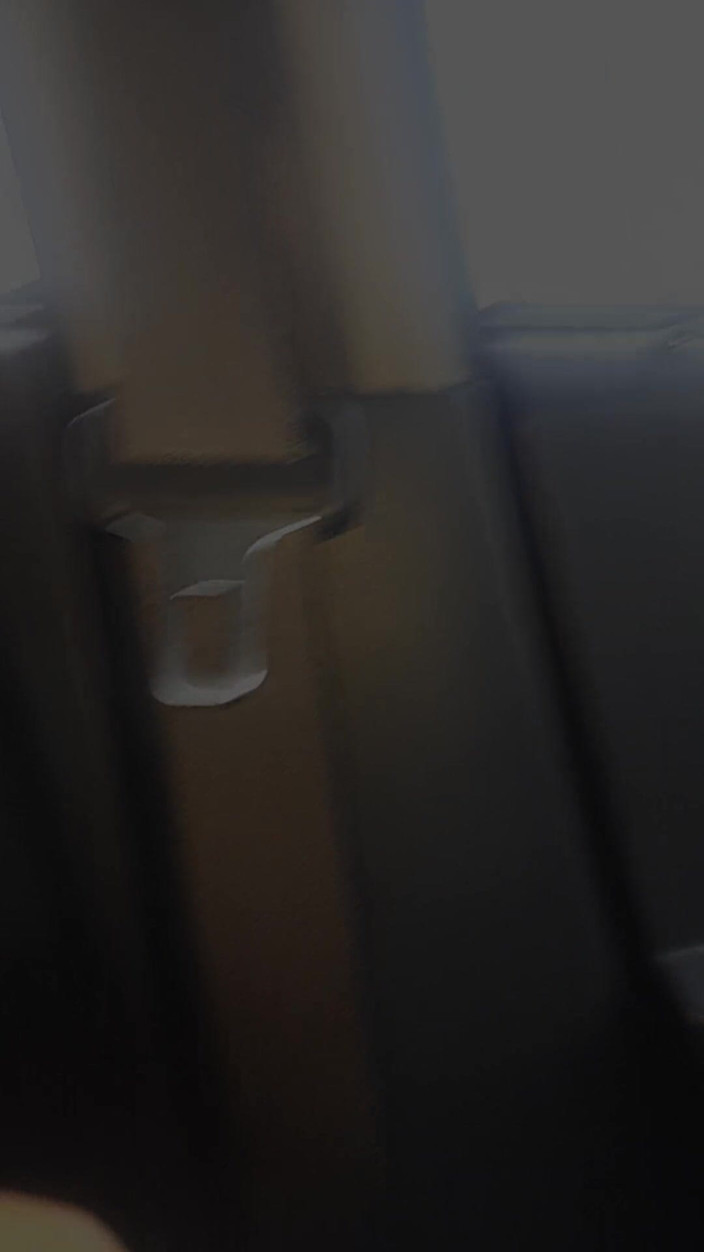 Naomisinka: Wanita pakai seragam bank bca lagi ganti baju