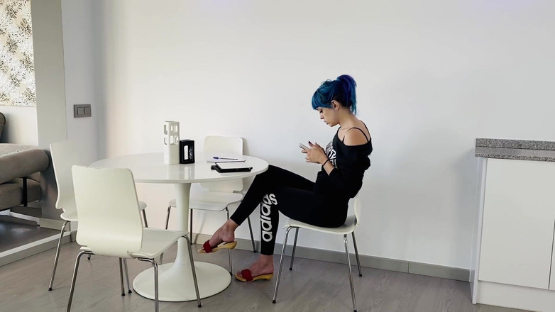 Candystart Videos: Allacciamento e penzoloni in ufficio