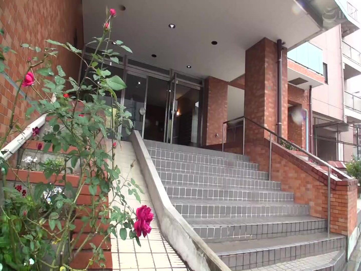 Vulture: Verkliga bilder: Hon bodde på en säker plats men hon...