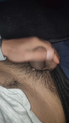 गाल वाले हाथ से घर पर होना