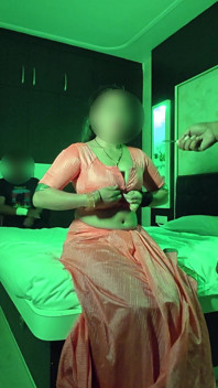 Indiana fode por um ladrão na frente de seu marido hindi