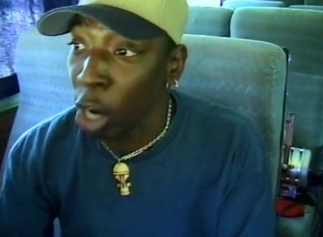 Black Jass: Cewek ebony berbulu disodok anal di bus