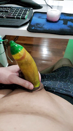 Lkdick8: ソロボーイコンドームビデオ。