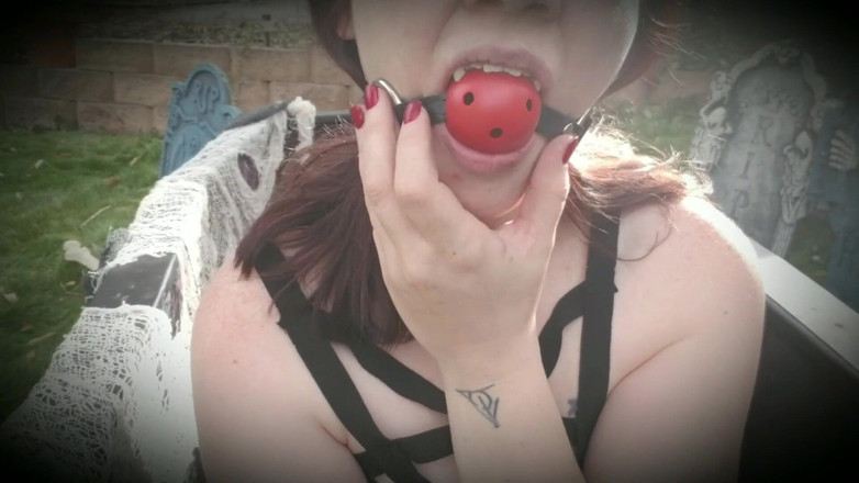 Kayci Kitten: Vampire Ballgag masturbation