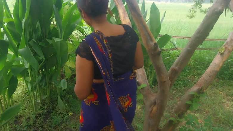 Pooja raniji: Pooja Bhabhi video sexy cu futai în afara grădinii