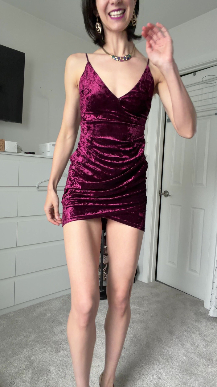 Ms_Emmy_Lynn: Velvet Mini Dress dan Gold Glitter High Kasut Tumit Tinggi
