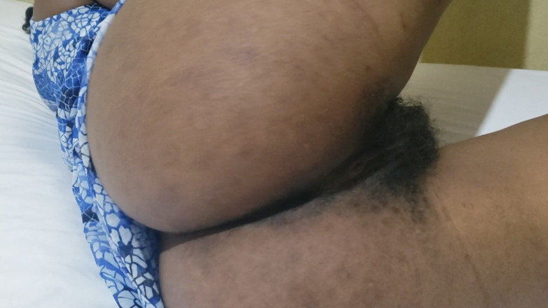 Lovemina: Saya mahu mengongkek pantat ibu tiri seksi
