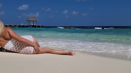 TheloveStory: Ragazza sexy all'aperto senza mutandine culo caldo