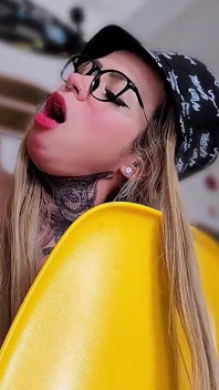 Trực tiếp với rất nhiều sữa trên khuôn mặt của tôi