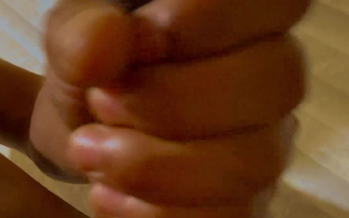 DRH Indian: Sexy zwarte lul masturbeert in het hotel