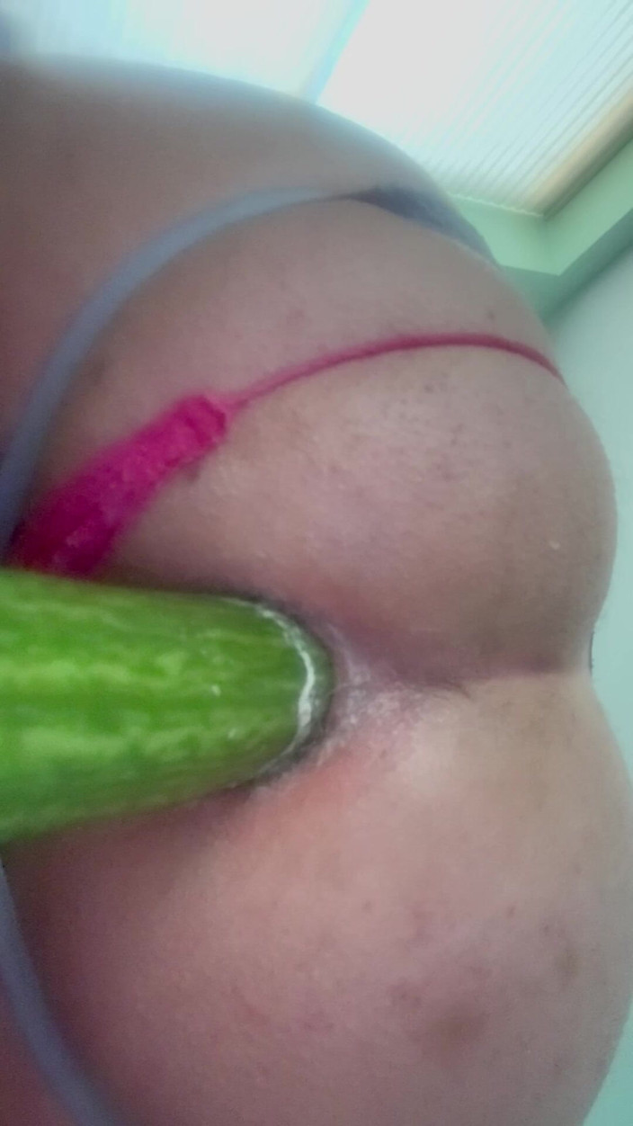 TakeMe35: Dildoya götümün derinliklerinde biniyorum onu doldurmak için yalvarıyor