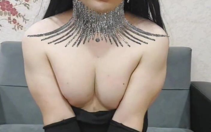 Kitty_Cross: Sultry Metal Princess: błyszczący styl dla odważnych