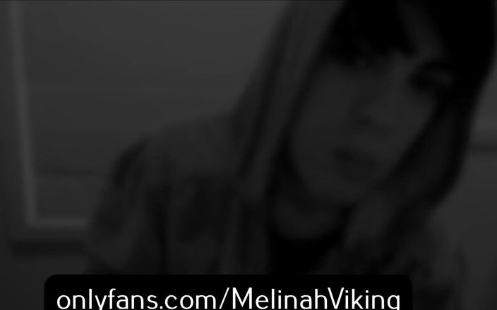 Melinah Viking: Timiditate cu glugă