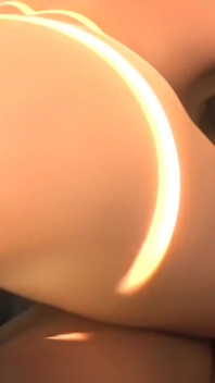 Barbie si cewek hot yang super hot suka banget sama kontol besar pria kulit hitam sampai dicrot di dalam banyak banget.