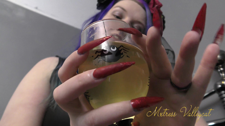 Mxtress Valleycat: Sucul de mere al reginelor perverse